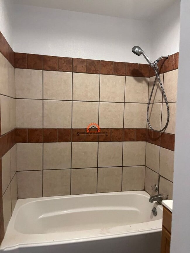 Building Photo - All Bills Paid--2 bed 1 bath home