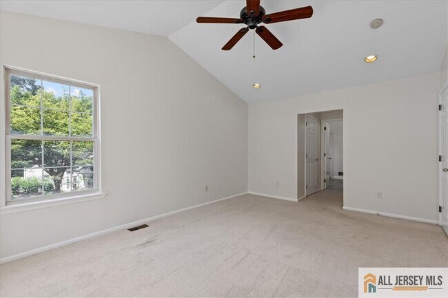 Building Photo - 305 Harvest Ln