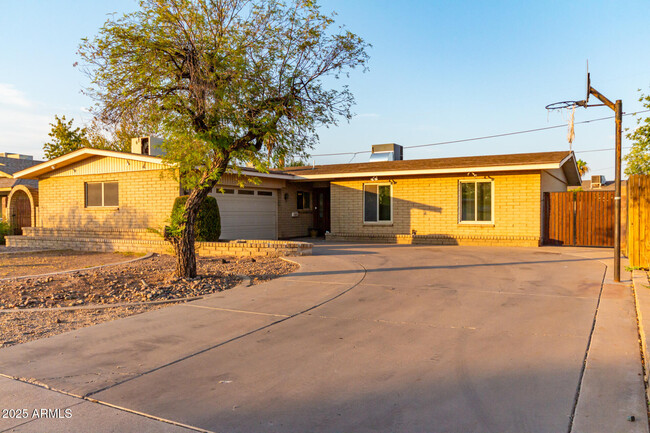 Building Photo - 2109 S Stanley Pl