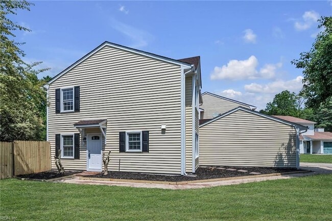 Building Photo - 10 Warwick Cir