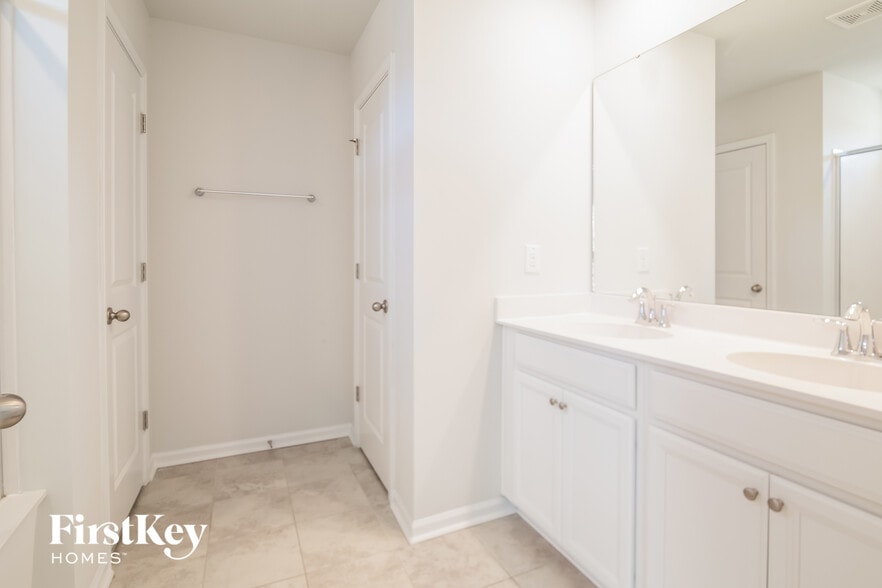 Building Photo - 5221 American Holly Ln