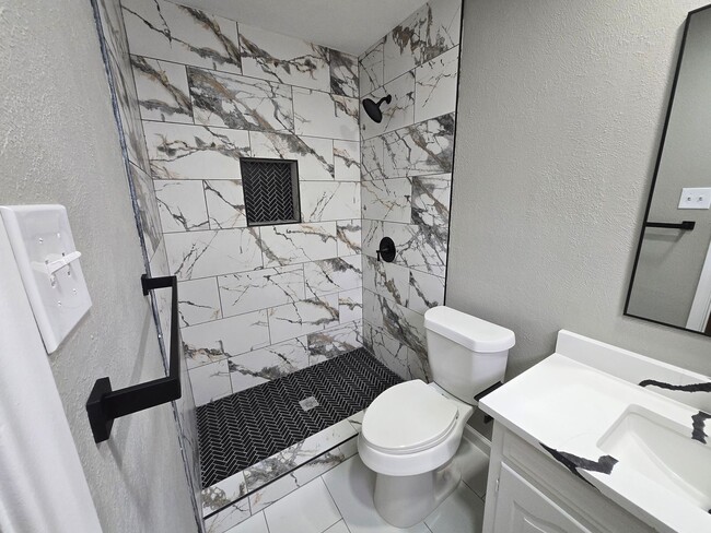 Building Photo - 2012 Ebbtide Ln