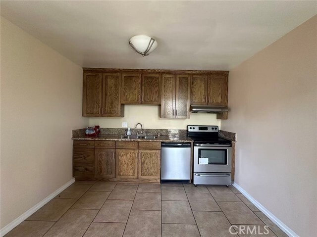 Building Photo - 9070 Huntington Dr