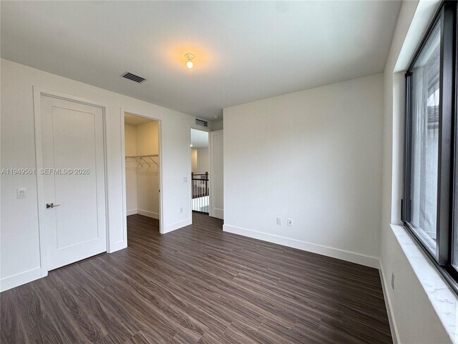 Building Photo - 19749 NE 16th Pl