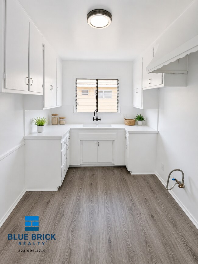 Building Photo - 5309 Whitsett Ave