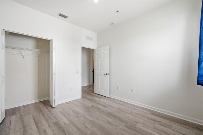 Building Photo - 4501 Mimosa Terrace