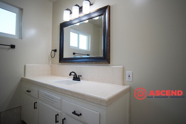 Building Photo - 3 Bed / 2 Bath Home on 2 Acres of Cattle L...