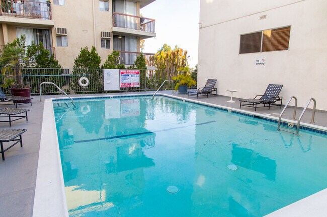 Building Photo - 960 Larrabee St