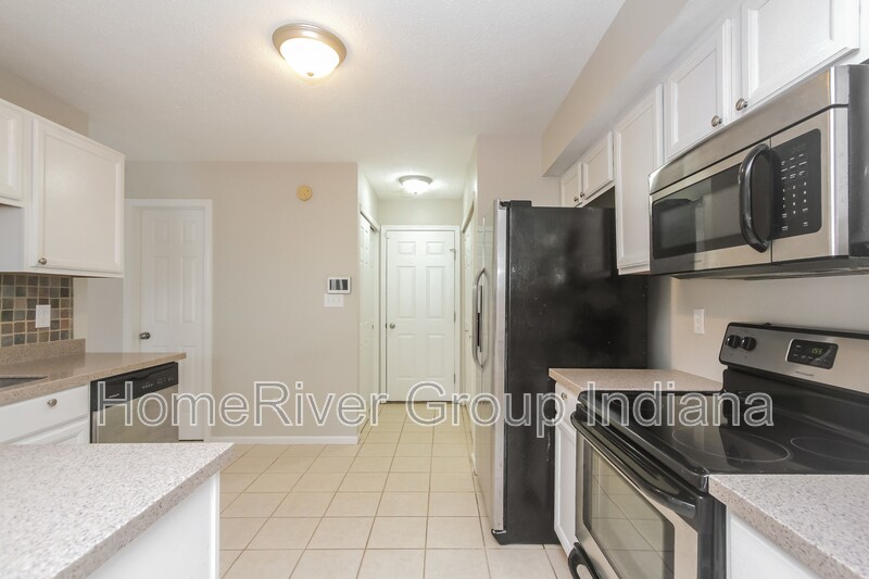 Building Photo - 6726 Ossington Dr