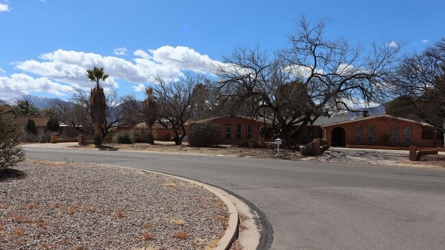 Building Photo - 1810 Town and Country Dr