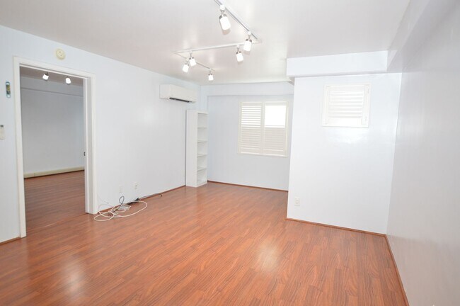 Building Photo - Fountain at Makiki - 3 bedroom, 2 bath con...