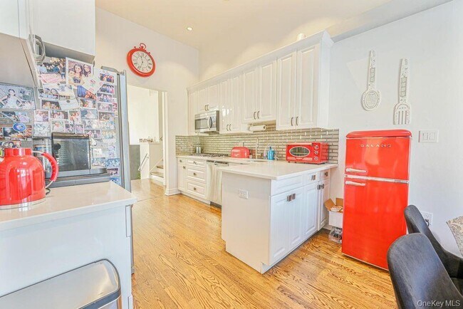 Building Photo - 972 South End