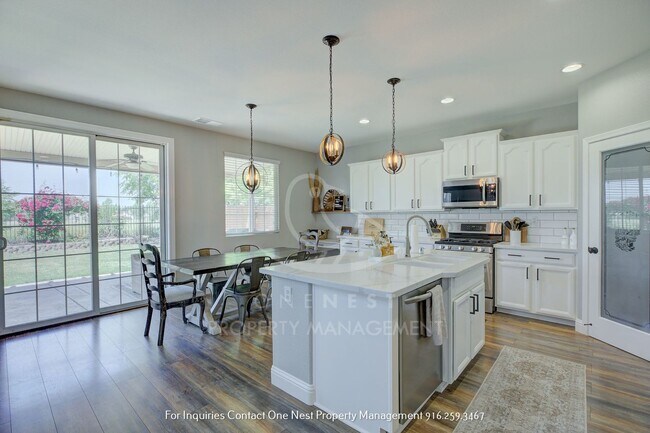 Building Photo - Lincoln Crossing, 4 bedroom 2.5 bath