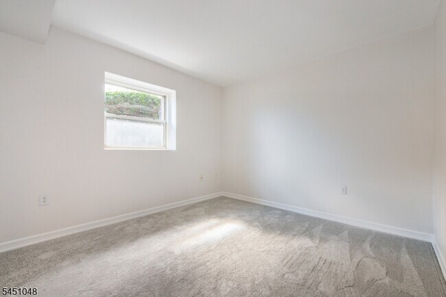 Building Photo - 15 Glenridge Ave