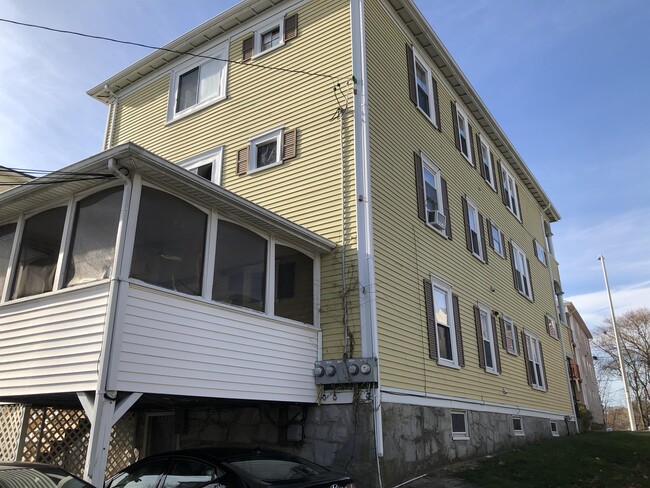 Building Photo - 18 Plantation St