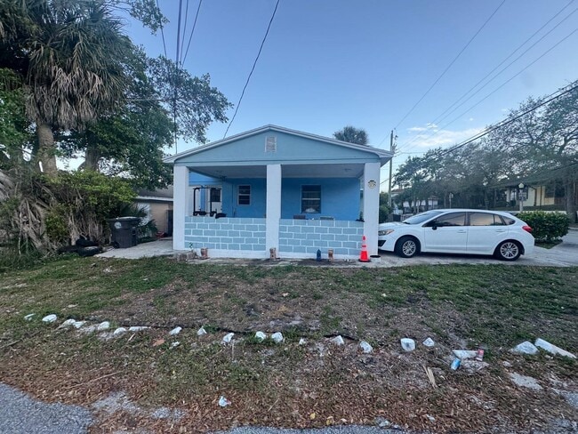 Building Photo - 1110 N Sapodilla Ave