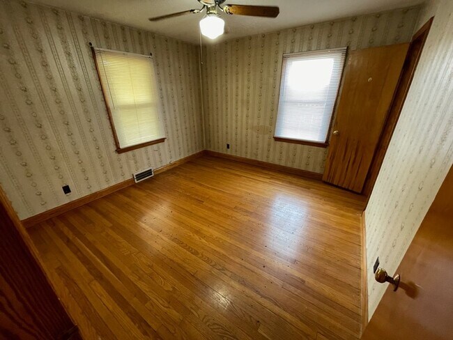 Building Photo - Cute Rental House in Shelbyville