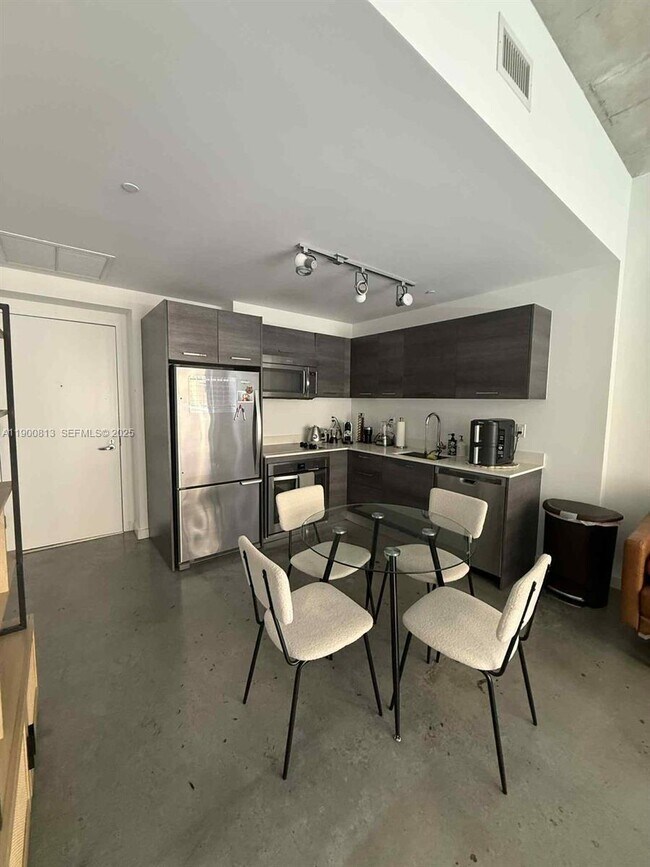 Building Photo - 151 SE 1st St