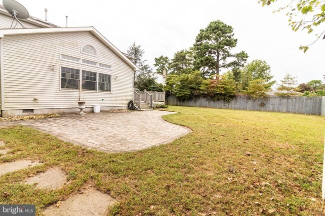 Building Photo - 305 Cherokee Dr