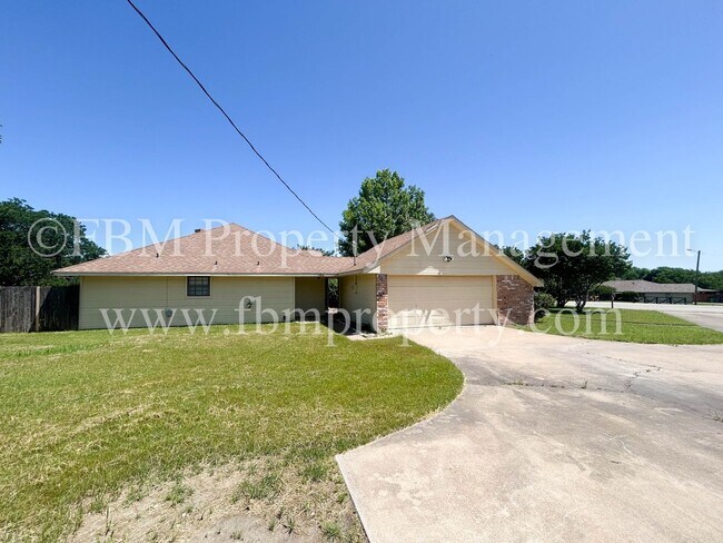 Building Photo - 103 Oak Creek Ct