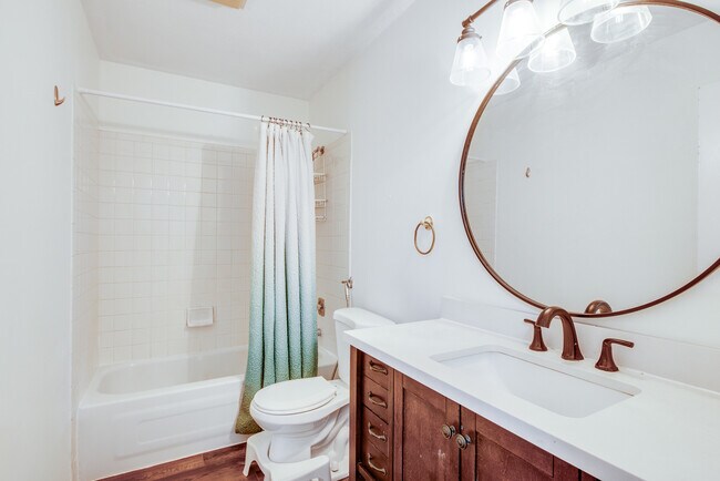 Building Photo - 340 Springlake Ln