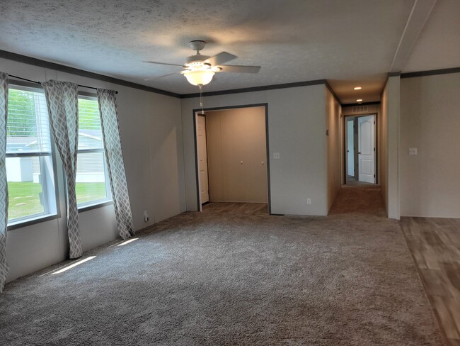 Building Photo - 9542 Seaway Dr