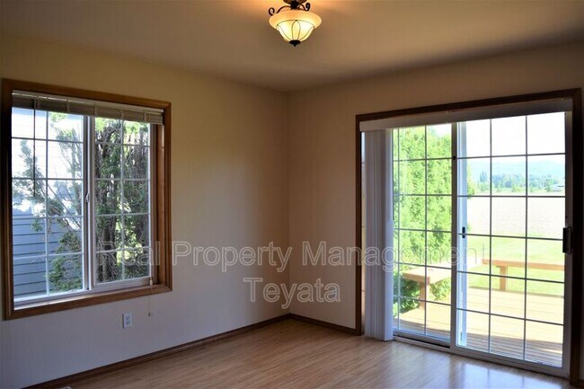 Building Photo - 214 Reeds Ln