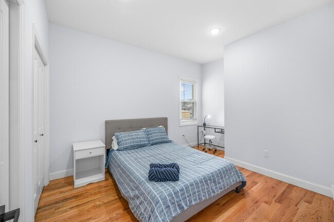 Building Photo - 207 68th St