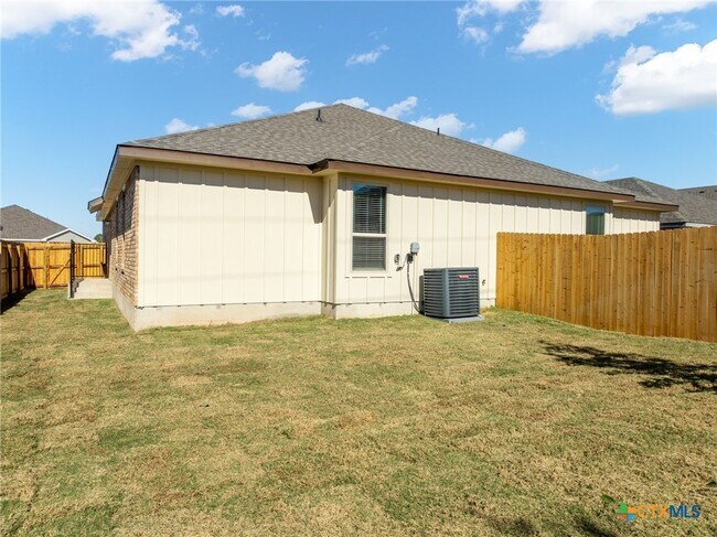 Building Photo - 5104 Rose Gdn Lp