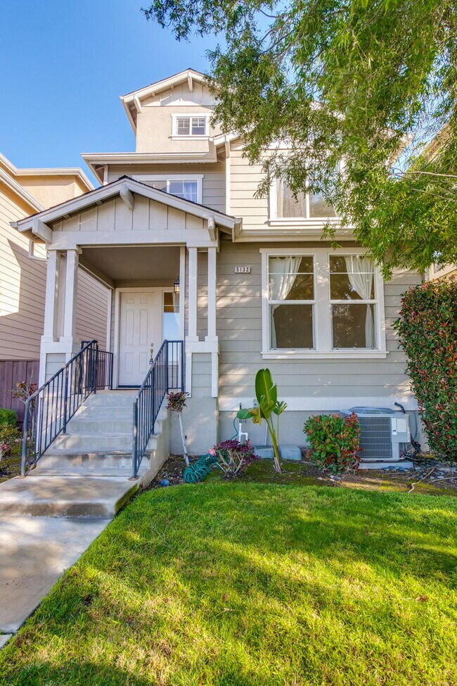 Building Photo - Large, Bright and Beautiful 3BR/2.5BA/2,195sf home in great condition!