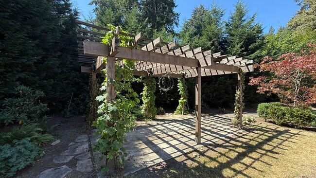 Building Photo - 3010 SW Underwood Dr