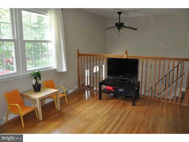 Building Photo - 924 Kenilworth Ave