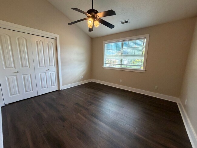 Building Photo - 84 E 300 N