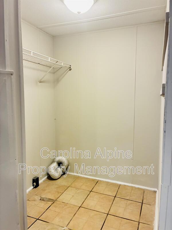 Building Photo - 143 Bluebird Ln