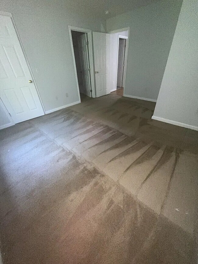 Building Photo - 3 Bedroom 2.5 Bathroom