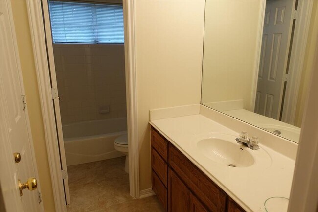 Building Photo - 2928 Thrushwood Dr