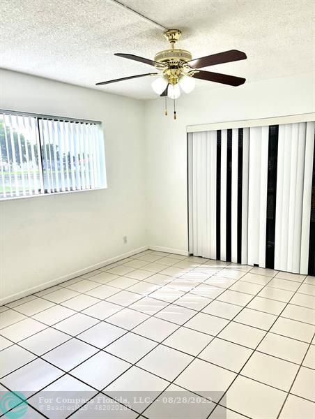 Building Photo - 9920 NW 68th Pl