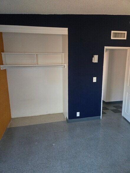 Building Photo - 1305 Phillips Ave