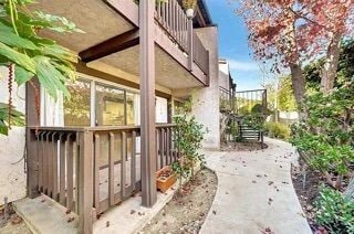 Building Photo - 302 Miraleste Dr
