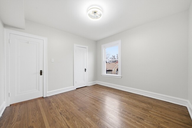 Building Photo - 6938 N Campbell Ave