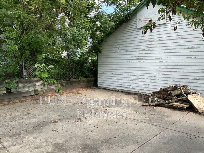 Building Photo - 5828 Miami St