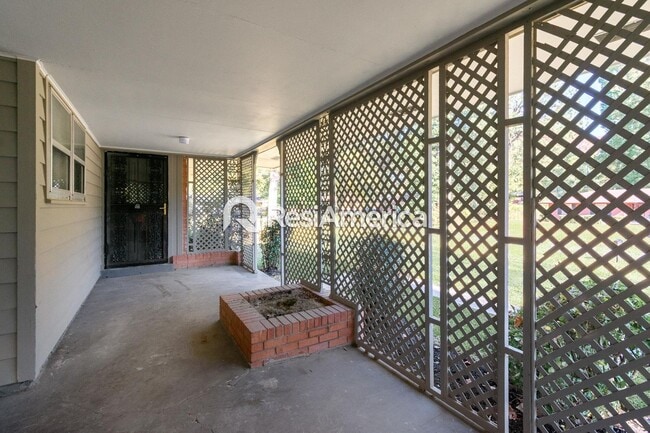 Building Photo - Newly Renovated 3/2 in Whitehaven