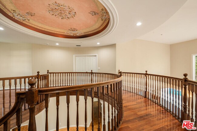 Building Photo - 1109 Pine Dr