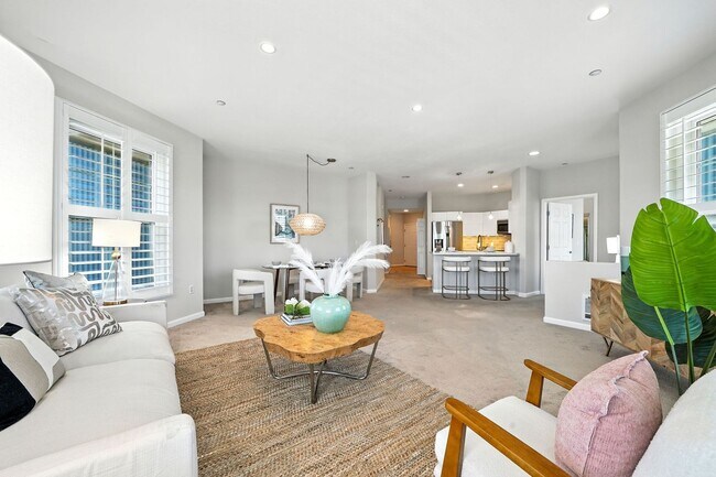 Building Photo - Spacious Andante Top-Floor 2/2 Condo Available Now!