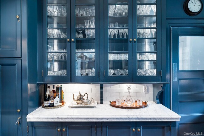 Building Photo - 94 Quogue St