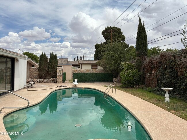 Building Photo - 8316 W H Burges Dr