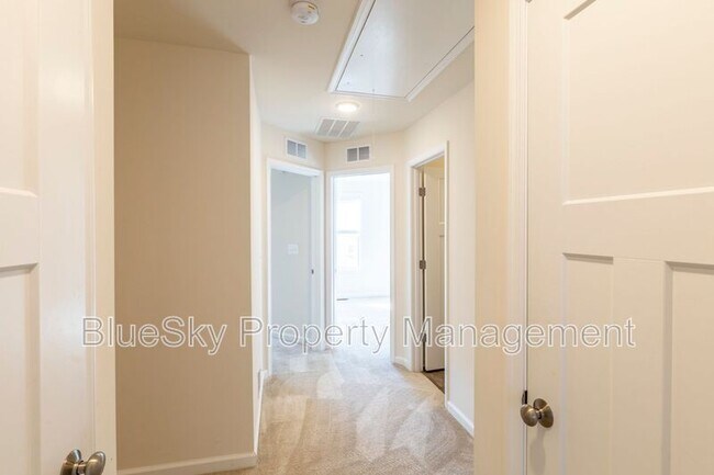 Building Photo - 3430 Montague St