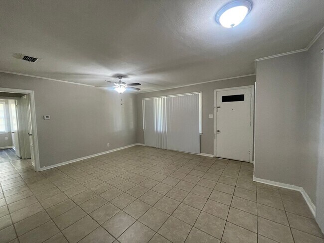 Building Photo - Don't Miss Out! Wont Last Long!