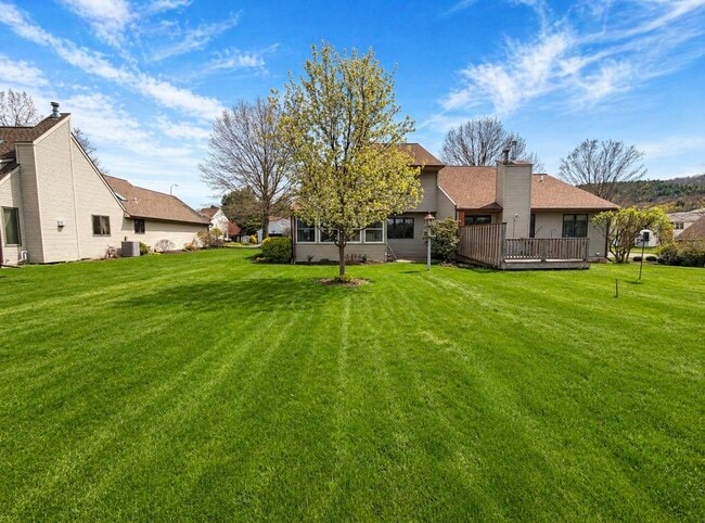 Building Photo - 209 Vivian Ln