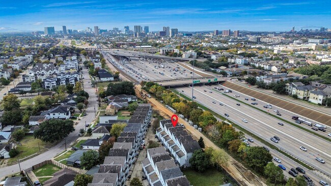 Building Photo - 2911 Chartres St